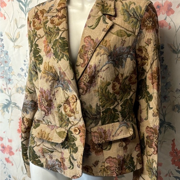 Vintage Liz Claiborne Cream and Green Floral Blazer - Picture 2 of 11